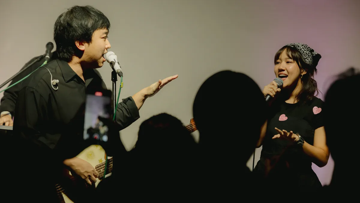 Photo 17 of 45 — Black Valentine concert at LATE NIGHT TALKING MUSIC BAR Chiang Mai · Portrait · Bean Napason · Earth Patravee · Serious Bacon