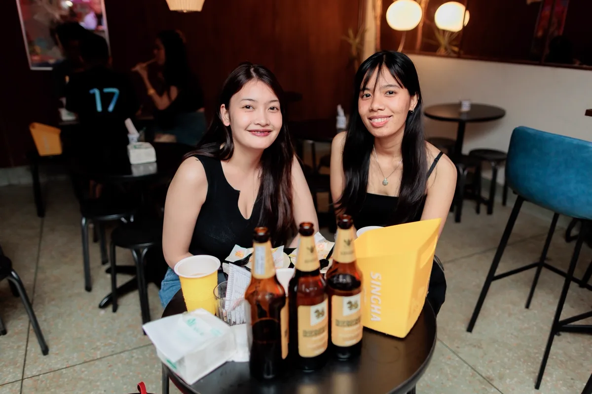 Photo 10 of 28 — Earth Patravee live · LATE NIGHT TALKING MUSIC BAR 1st Anniversary Free Concert · Chiang Mai