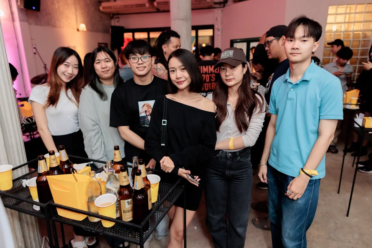 Photo 15 of 28 — Earth Patravee live · LATE NIGHT TALKING MUSIC BAR 1st Anniversary Free Concert · Chiang Mai