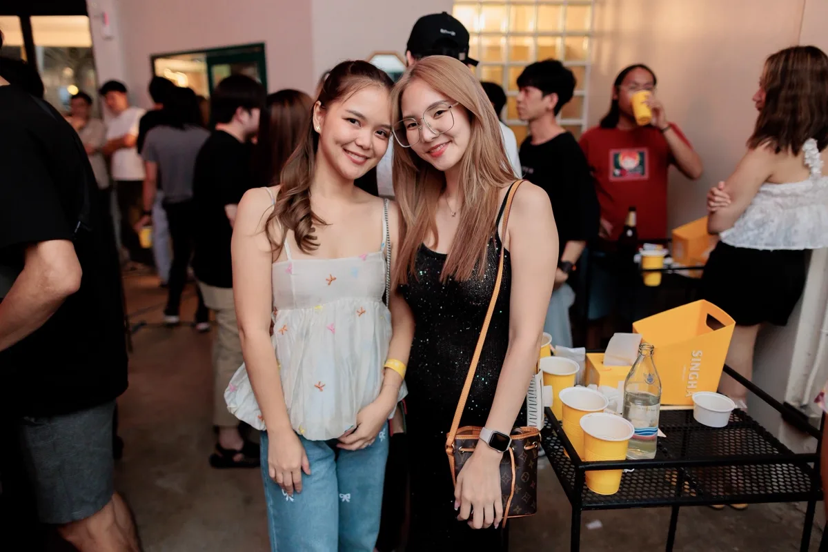 Photo 19 of 28 — Earth Patravee live · LATE NIGHT TALKING MUSIC BAR 1st Anniversary Free Concert · Chiang Mai