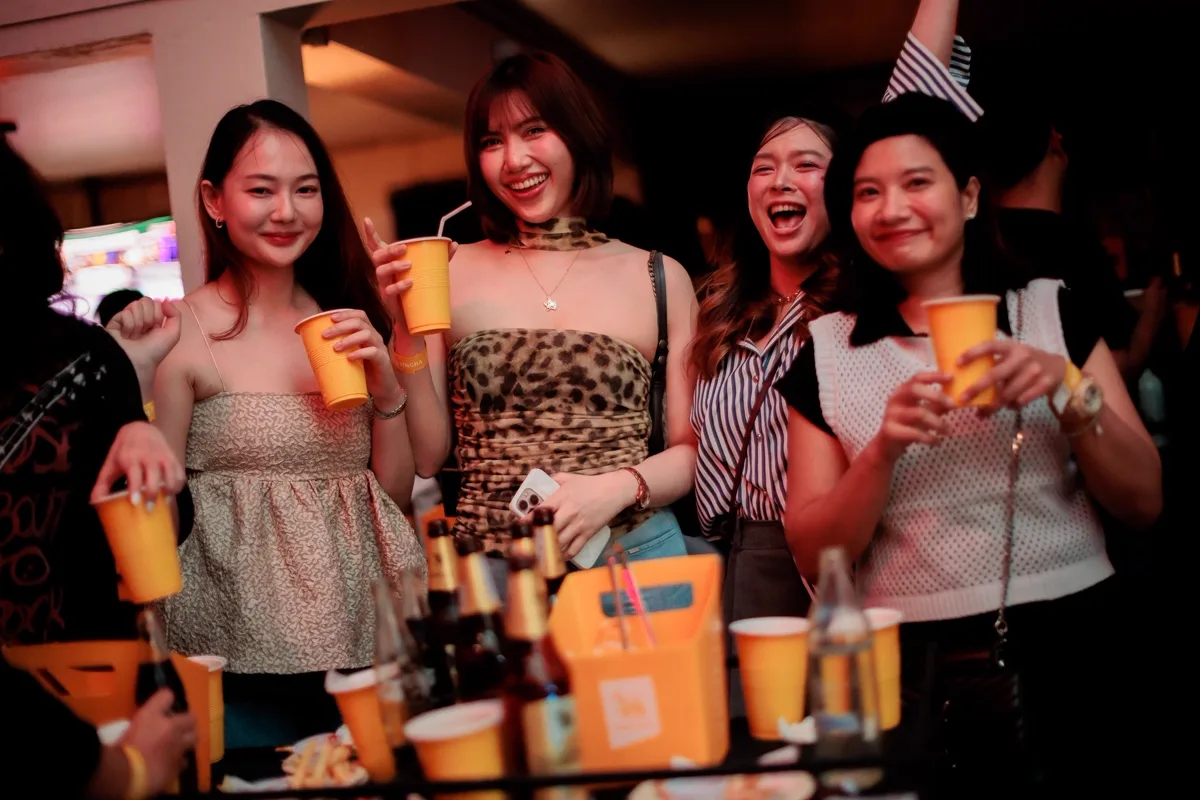 Photo 22 of 28 — Earth Patravee live · LATE NIGHT TALKING MUSIC BAR 1st Anniversary Free Concert · Chiang Mai