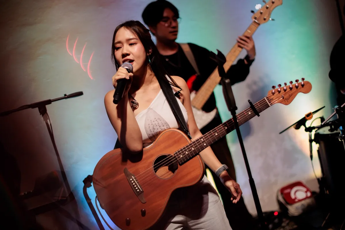 Photo 23 of 28 — Earth Patravee live · LATE NIGHT TALKING MUSIC BAR 1st Anniversary Free Concert · Chiang Mai
