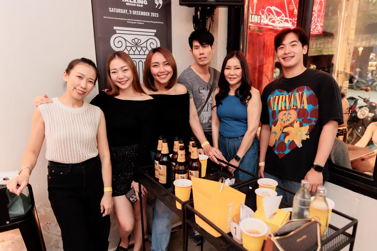 Photo 25 of 28 — Earth Patravee live · LATE NIGHT TALKING MUSIC BAR 1st Anniversary Free Concert · Chiang Mai