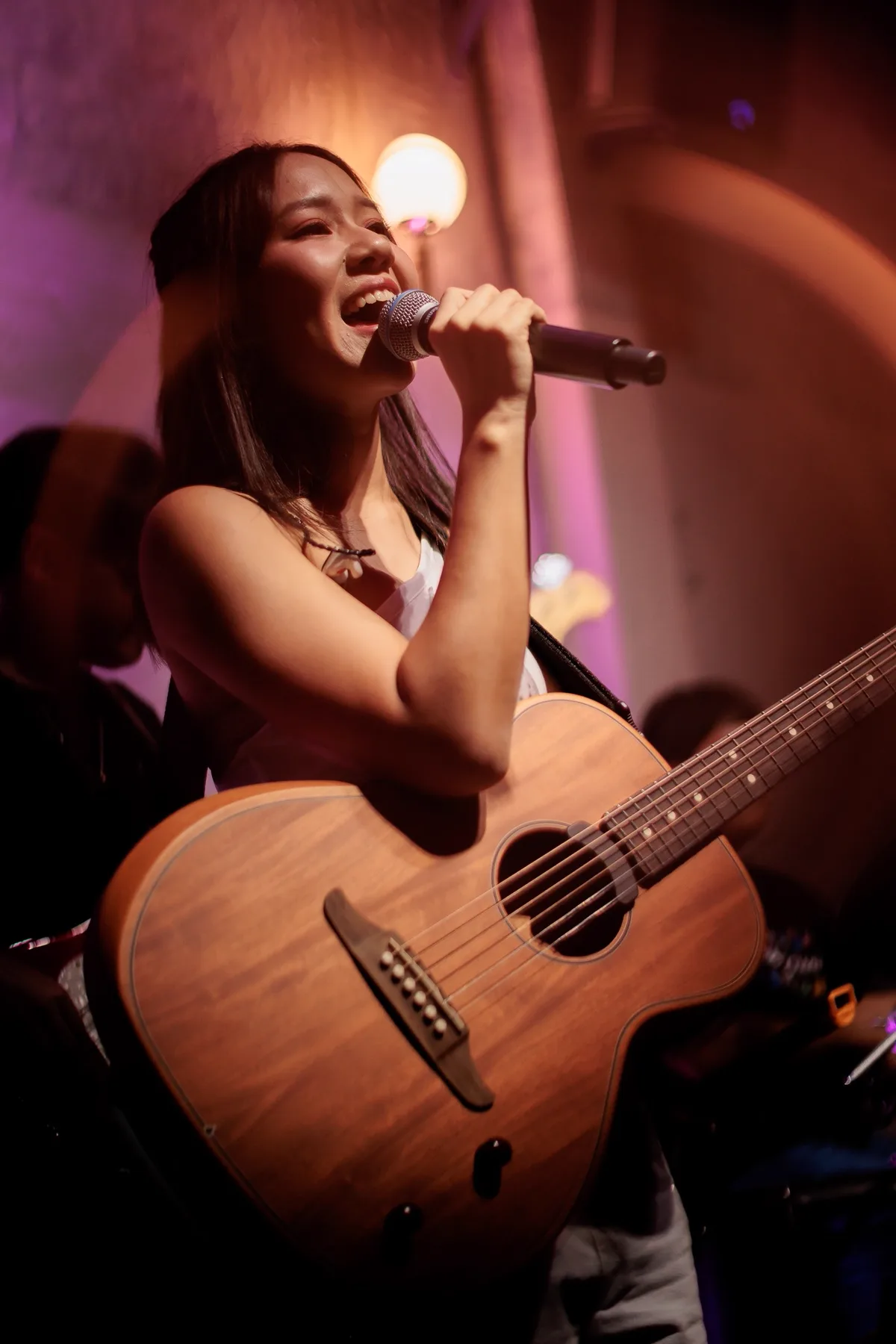 Photo 27 of 28 — Earth Patravee live · LATE NIGHT TALKING MUSIC BAR 1st Anniversary Free Concert · Chiang Mai