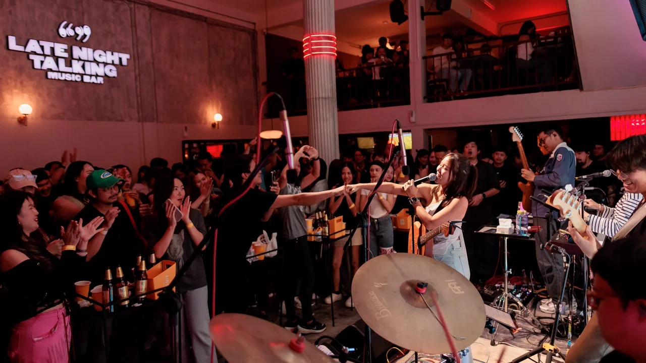 1st Anniversary Free Concert with Earth Patravee at LATE NIGHT TALKING MUSIC BAR Chiang Mai