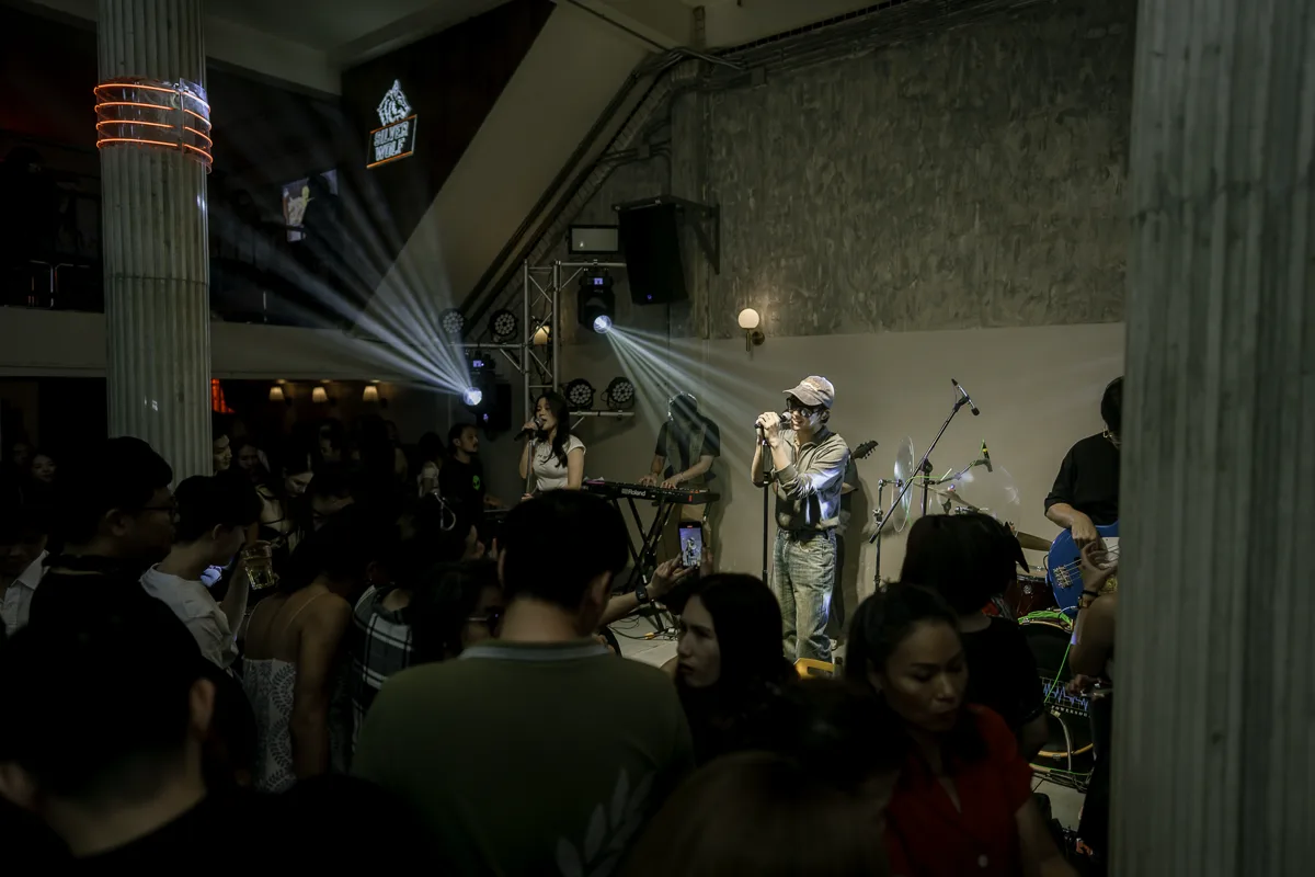 Photo 18 of 41 — A Night with Gun Charlie at LATE NIGHT TALKING MUSIC BAR Chiang Mai · MAFIA.NIMMAN