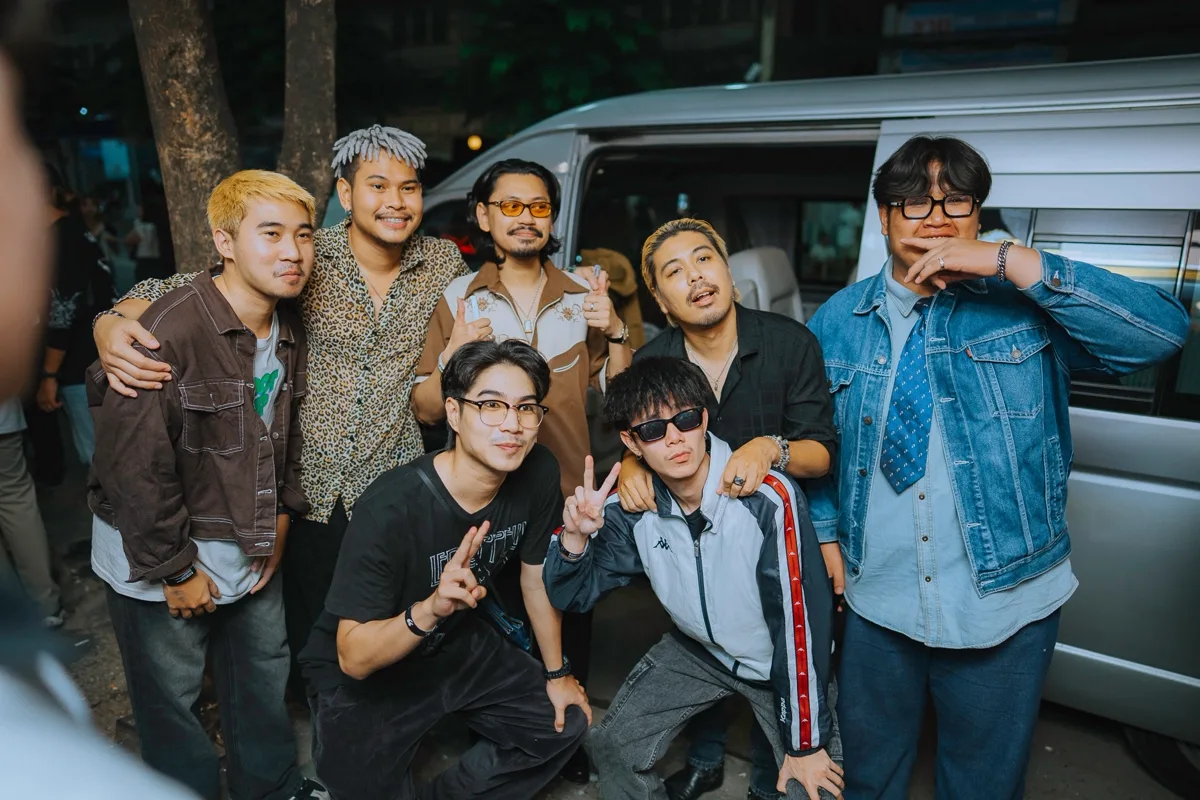 Photo 31 of 48 — Manutsawee (มนัสวีร์) live folk-rock at LATE NIGHT TALKING MUSIC BAR Chiang Mai
