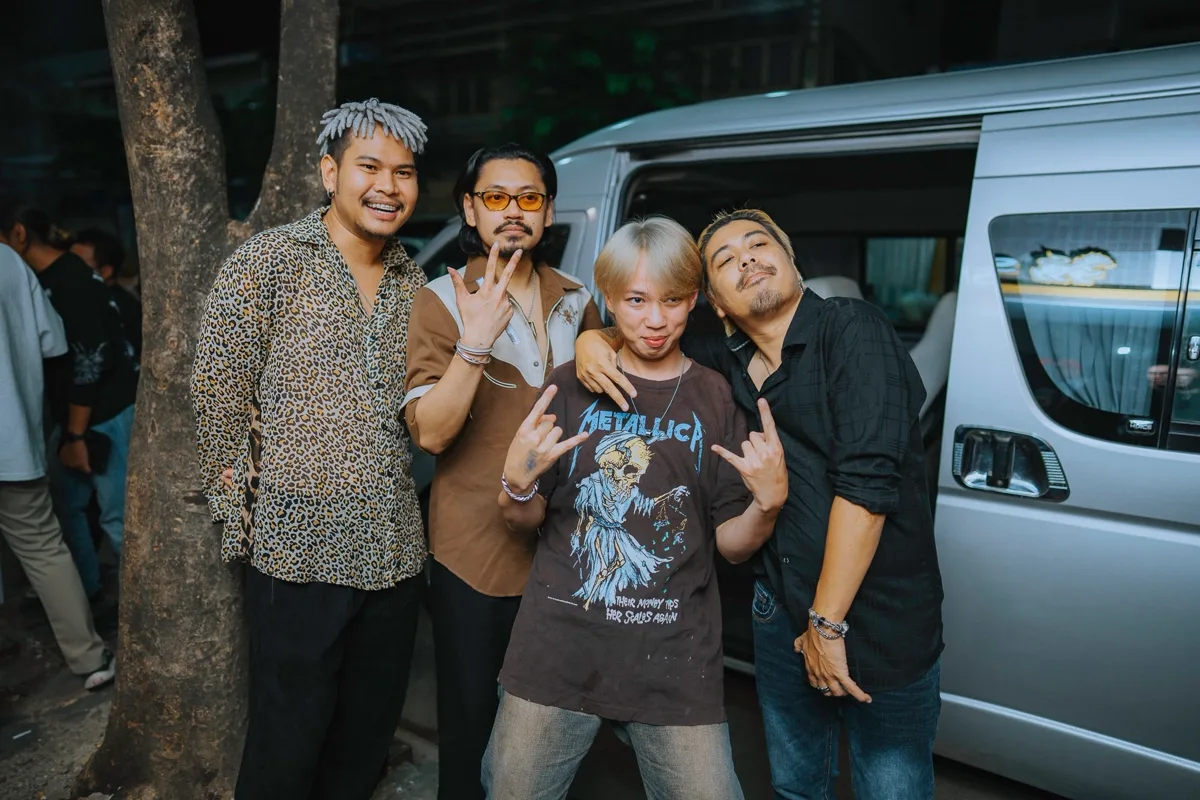 Photo 33 of 48 — Manutsawee (มนัสวีร์) live folk-rock at LATE NIGHT TALKING MUSIC BAR Chiang Mai