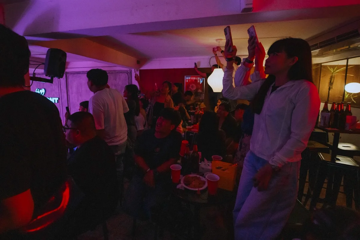 Photo 37 of 48 — Manutsawee (มนัสวีร์) live folk-rock at LATE NIGHT TALKING MUSIC BAR Chiang Mai