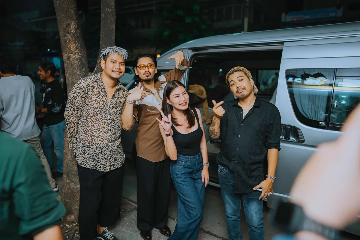 Photo 39 of 48 — Manutsawee (มนัสวีร์) live folk-rock at LATE NIGHT TALKING MUSIC BAR Chiang Mai