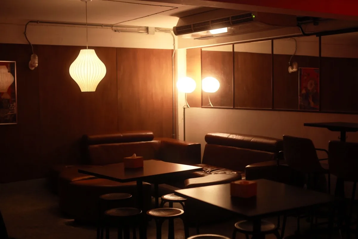 บรรยากาศคืนดนตรีสดที่ LATE NIGHT TALKING MUSIC BAR ย่านสันป่าข่อย เชียงใหม่
